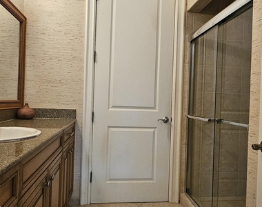16117 Emerald Estates Drive - Photo Thumbnail 7