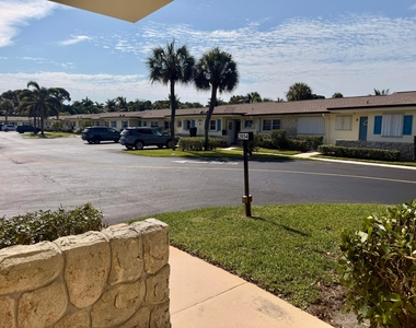 2854 E Crosley Dr Drive E - Photo Thumbnail 16