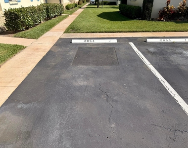 2854 E Crosley Dr Drive E - Photo Thumbnail 15