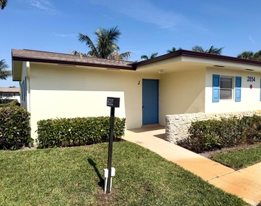 2854 E Crosley Dr Drive E - Photo Thumbnail 1