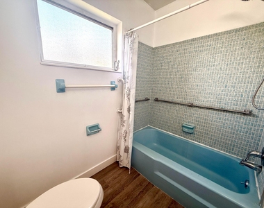 2854 E Crosley Dr Drive E - Photo Thumbnail 8