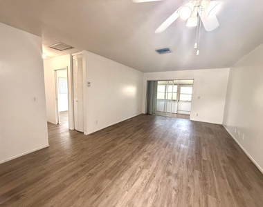 2854 E Crosley Dr Drive E - Photo Thumbnail 2