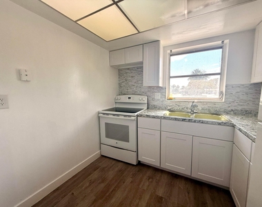 2854 E Crosley Dr Drive E - Photo Thumbnail 4