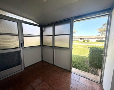 2854 E Crosley Dr Drive E - Photo Thumbnail 11