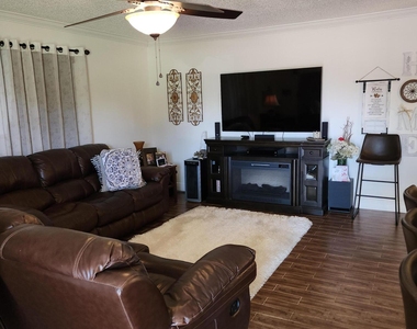 101 Country Lane - Photo Thumbnail 8