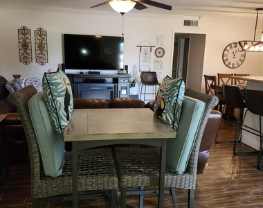 101 Country Lane - Photo Thumbnail 10