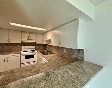 323 Gulfstream Road - Photo Thumbnail 13