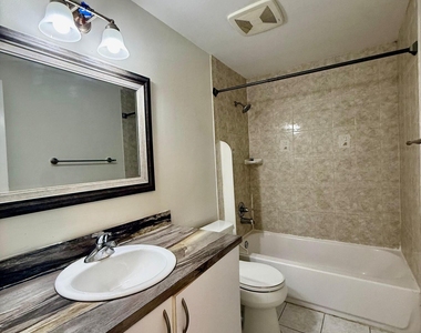 323 Gulfstream Road - Photo Thumbnail 6