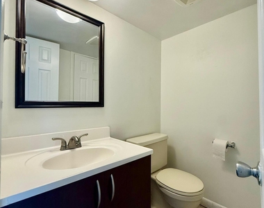 323 Gulfstream Road - Photo Thumbnail 4