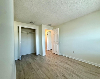 323 Gulfstream Road - Photo Thumbnail 7