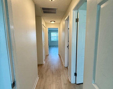 323 Gulfstream Road - Photo Thumbnail 14
