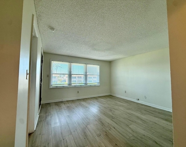 323 Gulfstream Road - Photo Thumbnail 9