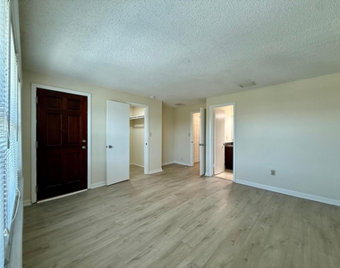321 Gulfstream Road - Photo Thumbnail 10