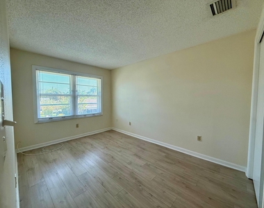 321 Gulfstream Road - Photo Thumbnail 5