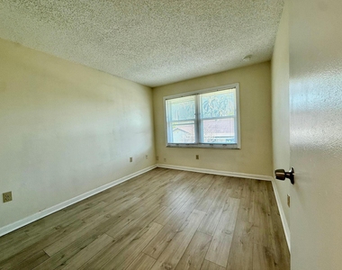321 Gulfstream Road - Photo Thumbnail 3
