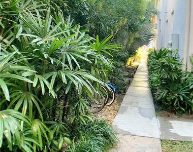 732 Euclid Avenue - Photo Thumbnail 2