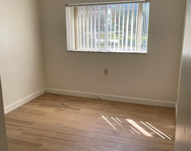 1068 N Benoist Farms Road - Photo Thumbnail 6