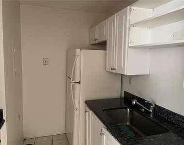 1068 N Benoist Farms Road - Photo Thumbnail 10