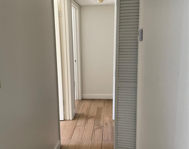 1068 N Benoist Farms Road - Photo Thumbnail 8