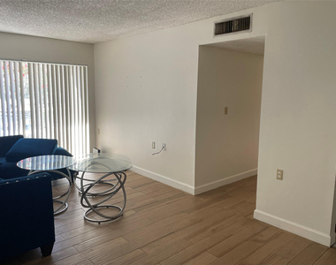 1068 N Benoist Farms Road - Photo Thumbnail 4