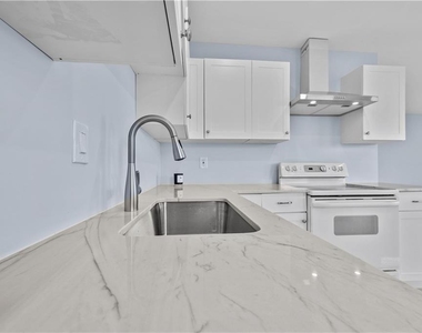 260 Nw 19th Street - Photo Thumbnail 3