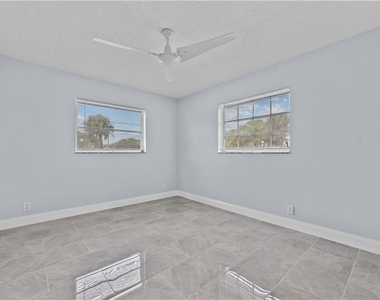 260 Nw 19th Street - Photo Thumbnail 9