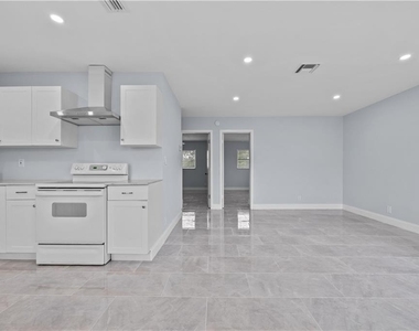 260 Nw 19th Street - Photo Thumbnail 1