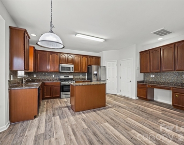 2704 Piersland Drive - Photo Thumbnail 12