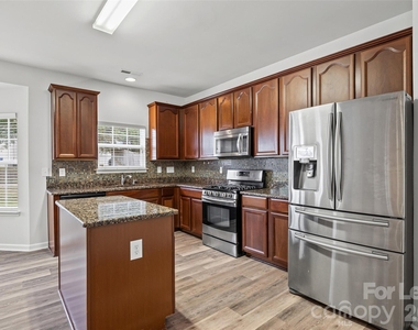 2704 Piersland Drive - Photo Thumbnail 13