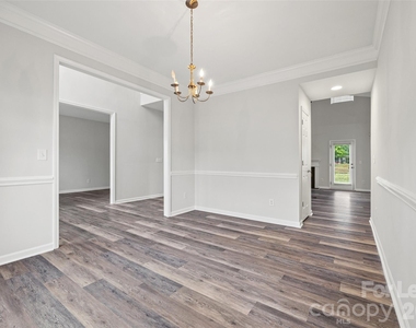 2704 Piersland Drive - Photo Thumbnail 6