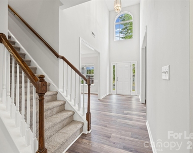 2704 Piersland Drive - Photo Thumbnail 2