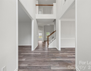 2704 Piersland Drive - Photo Thumbnail 3