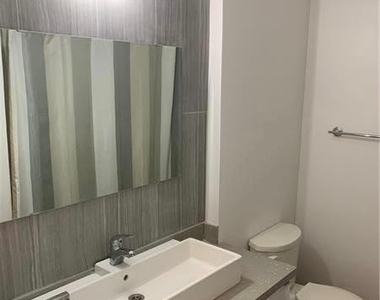 2830 Ne 30th Place - Photo Thumbnail 3