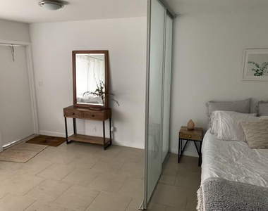 2830 Ne 30th Place - Photo Thumbnail 1