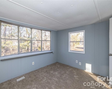 126 Poe Drive - Photo Thumbnail 10