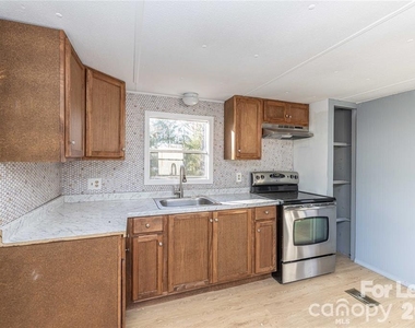 126 Poe Drive - Photo Thumbnail 3