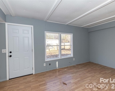 126 Poe Drive - Photo Thumbnail 13