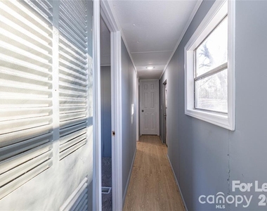 126 Poe Drive - Photo Thumbnail 16