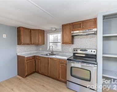 126 Poe Drive - Photo Thumbnail 4