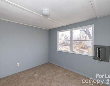 126 Poe Drive - Photo Thumbnail 25