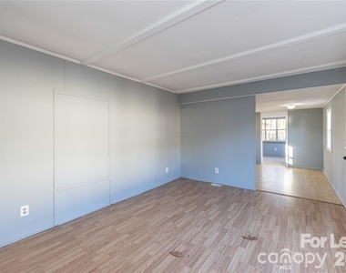 126 Poe Drive - Photo Thumbnail 15