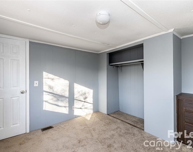 126 Poe Drive - Photo Thumbnail 24