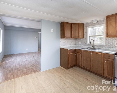 126 Poe Drive - Photo Thumbnail 8
