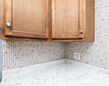 126 Poe Drive - Photo Thumbnail 6