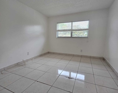 1201 Sw 52nd Avenue - Photo Thumbnail 15