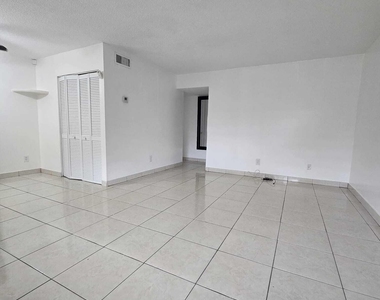 1201 Sw 52nd Avenue - Photo Thumbnail 3