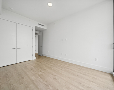 220 Lake Shore Drive - Photo Thumbnail 22