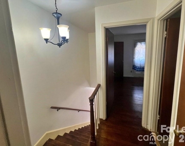 626 Walnut Street - Photo Thumbnail 8