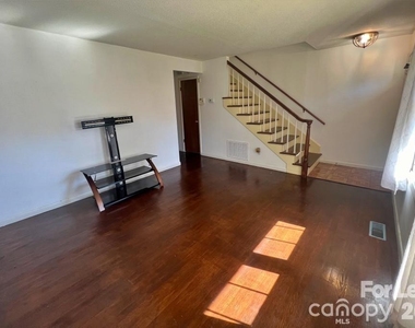 626 Walnut Street - Photo Thumbnail 4