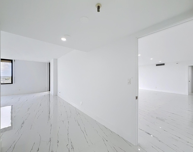 2480 Presidential Way - Photo Thumbnail 20
